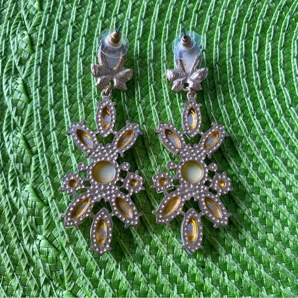 ✨ BOHO CREAM GOLD BEADED FLORAL CUSTOME JEWELRY EARRINGS! - Picture 7 of 10